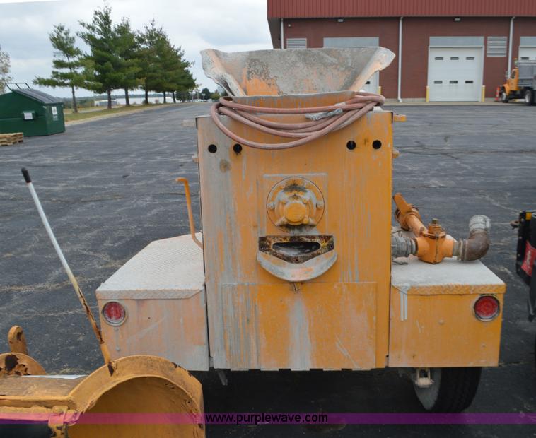 image for item BR9889 1991 Voeller 100 mud jack