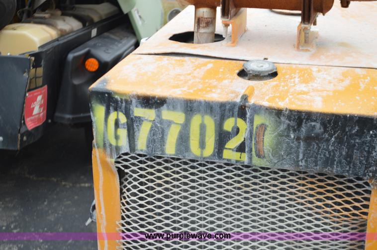 image for item BR9889 1991 Voeller 100 mud jack