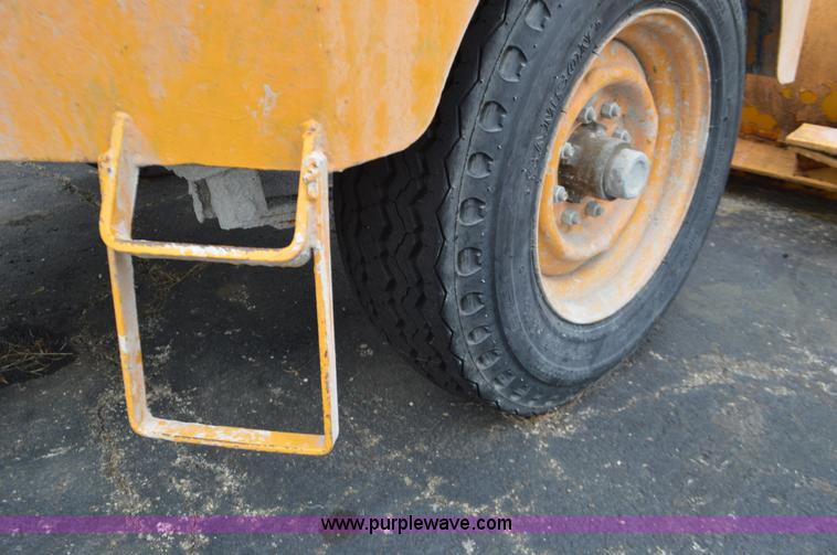 image for item BR9889 1991 Voeller 100 mud jack