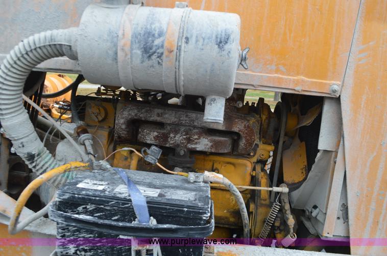 image for item BR9889 1991 Voeller 100 mud jack