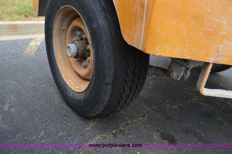 image for item BR9889 1991 Voeller 100 mud jack