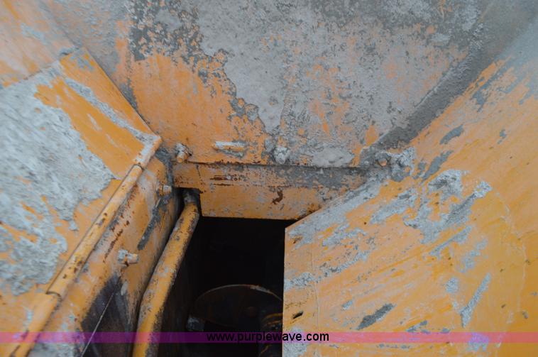 image for item BR9889 1991 Voeller 100 mud jack