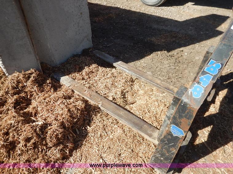 image for item BT9632 Blue Diamond B48 pallet forks