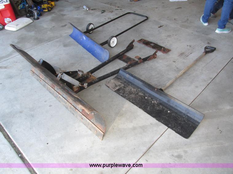 image for item H1120 Assorted snow removal tools and accessories