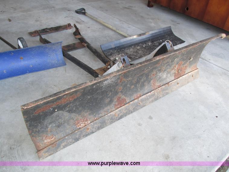 image for item H1120 Assorted snow removal tools and accessories