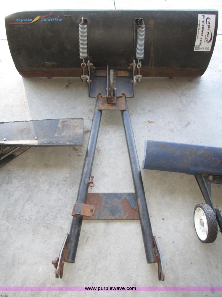 image for item H1120 Assorted snow removal tools and accessories