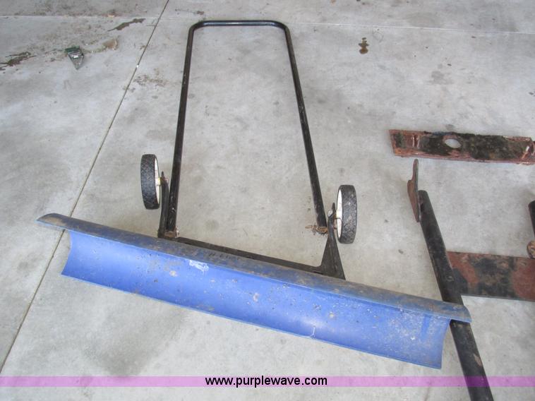 image for item H1120 Assorted snow removal tools and accessories