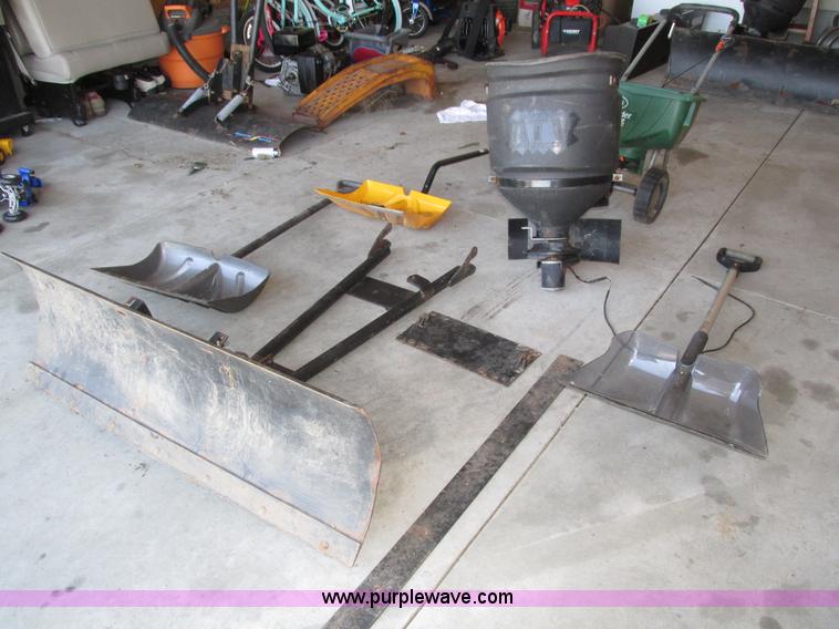 image for item H1121 Assorted snow removal tools and accessories