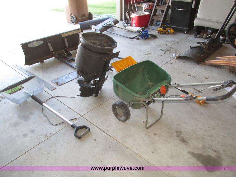 image for item H1121 Assorted snow removal tools and accessories