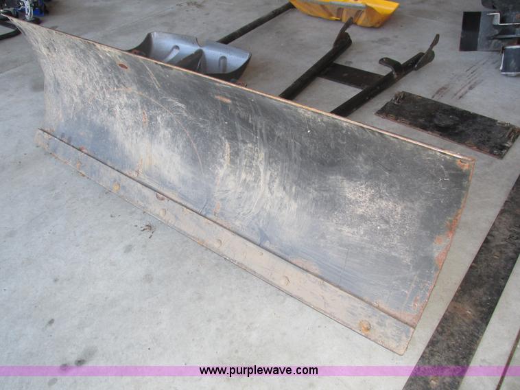 image for item H1121 Assorted snow removal tools and accessories