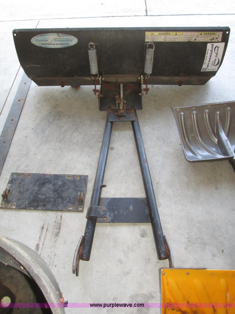 image for item H1121 Assorted snow removal tools and accessories