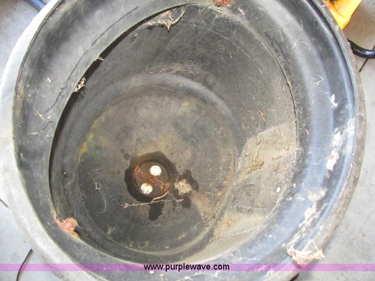 image for item H1121 Assorted snow removal tools and accessories