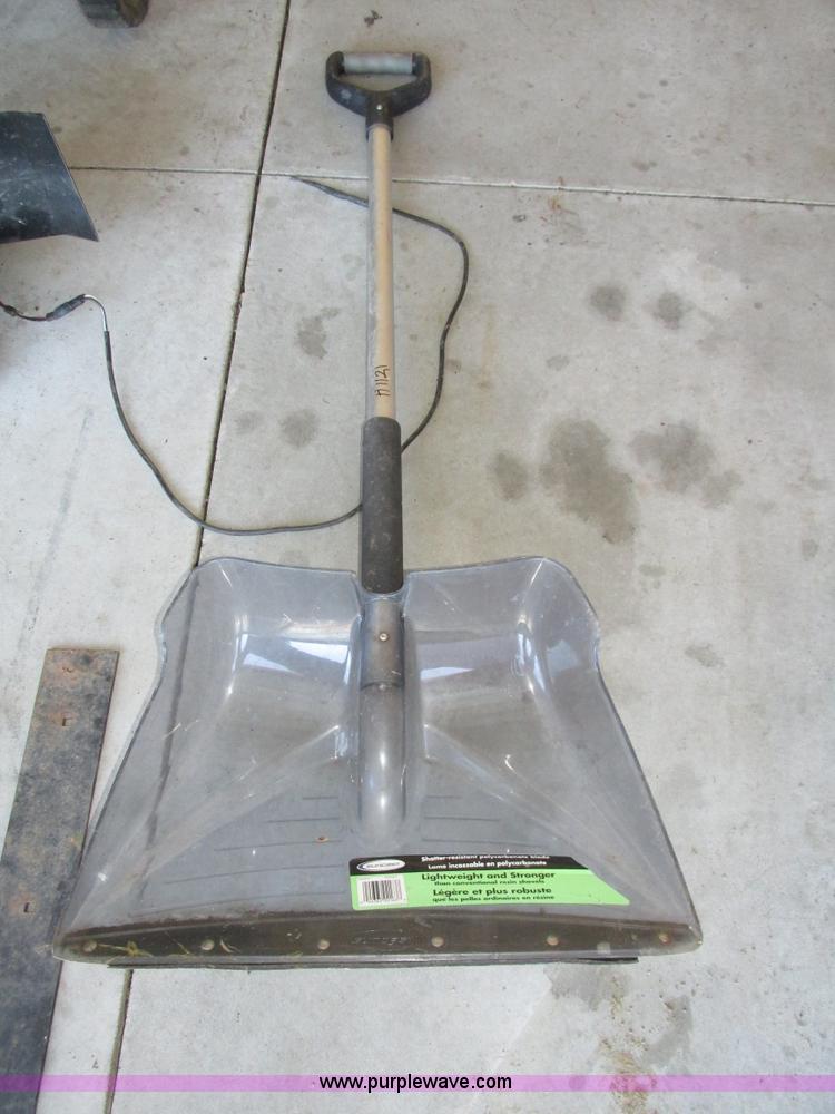 image for item H1121 Assorted snow removal tools and accessories