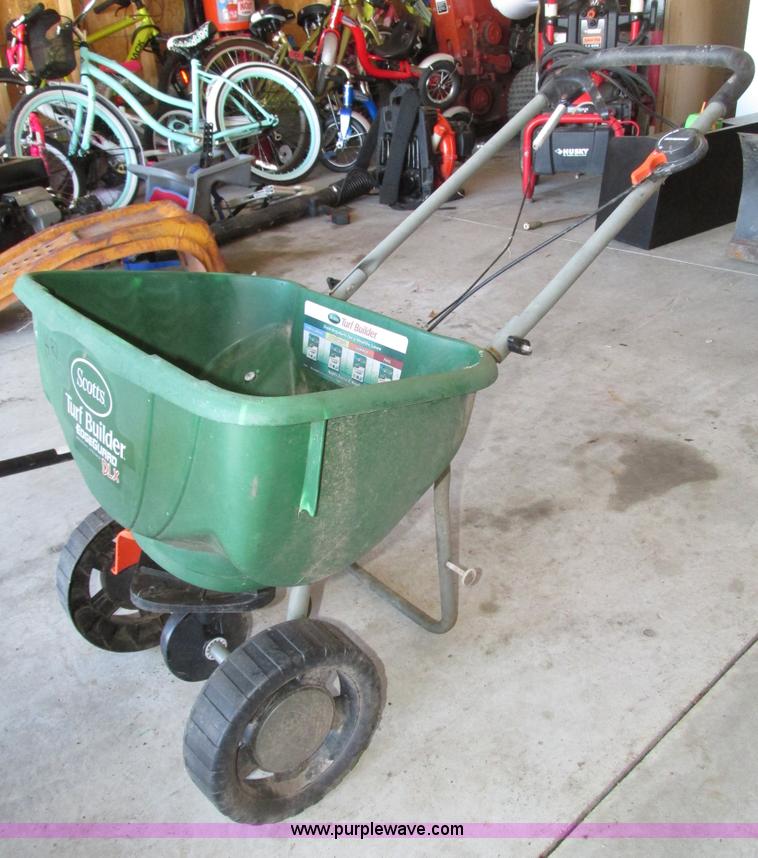 image for item H1121 Assorted snow removal tools and accessories