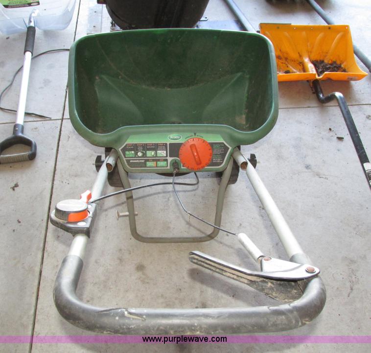 image for item H1121 Assorted snow removal tools and accessories