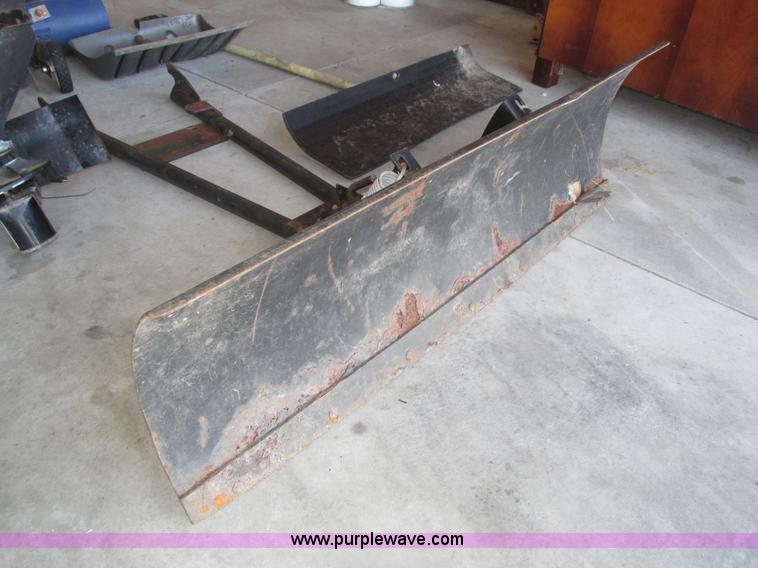 image for item H1122 Assorted snow removal tools and accessories