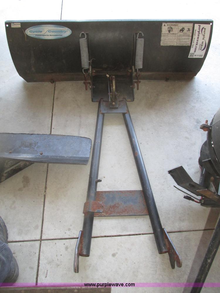 image for item H1122 Assorted snow removal tools and accessories