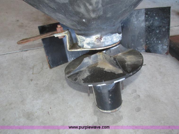 image for item H1122 Assorted snow removal tools and accessories