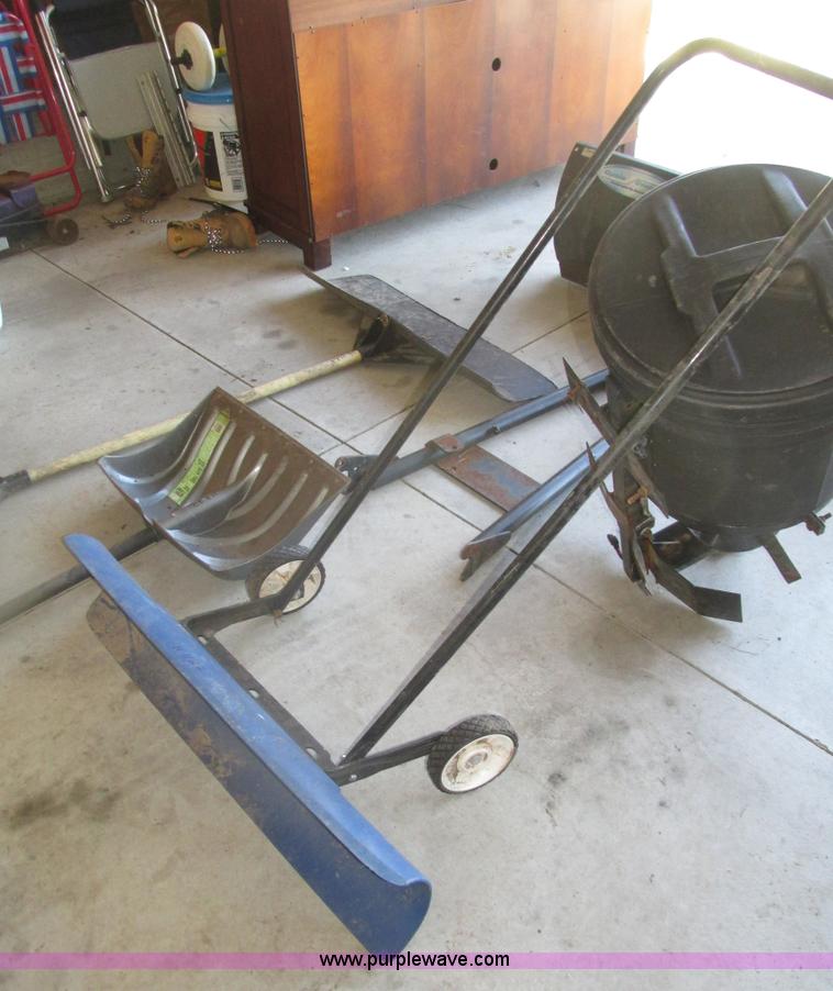 image for item H1122 Assorted snow removal tools and accessories