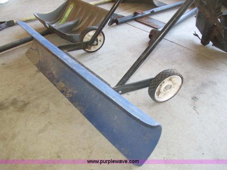 image for item H1122 Assorted snow removal tools and accessories