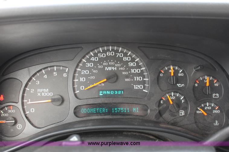 image for item H8087 2005 Chevrolet Silverado 2500HD Crew Cab pickup truck