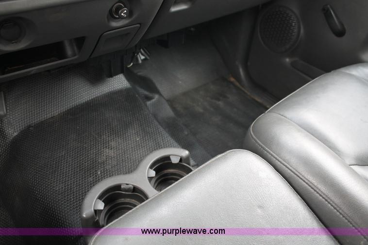 image for item H8087 2005 Chevrolet Silverado 2500HD Crew Cab pickup truck