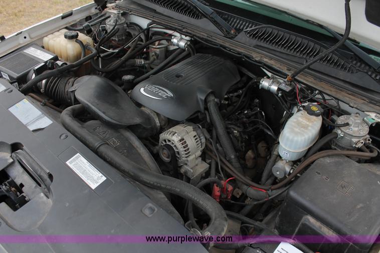 image for item H8087 2005 Chevrolet Silverado 2500HD Crew Cab pickup truck