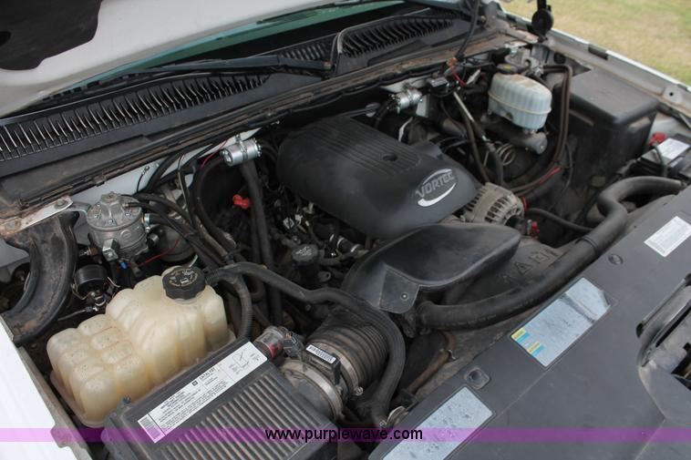 image for item H8087 2005 Chevrolet Silverado 2500HD Crew Cab pickup truck