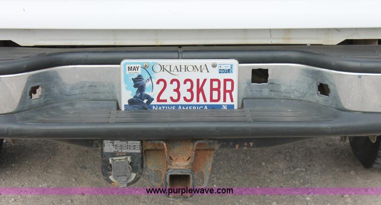 image for item H8087 2005 Chevrolet Silverado 2500HD Crew Cab pickup truck