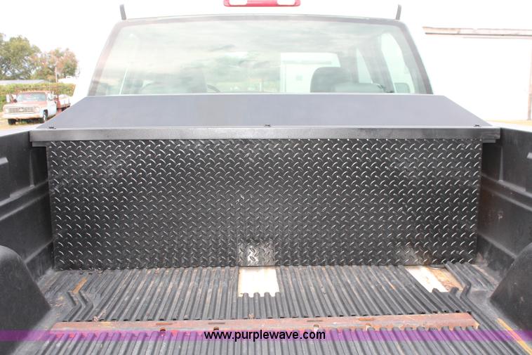 image for item H8087 2005 Chevrolet Silverado 2500HD Crew Cab pickup truck