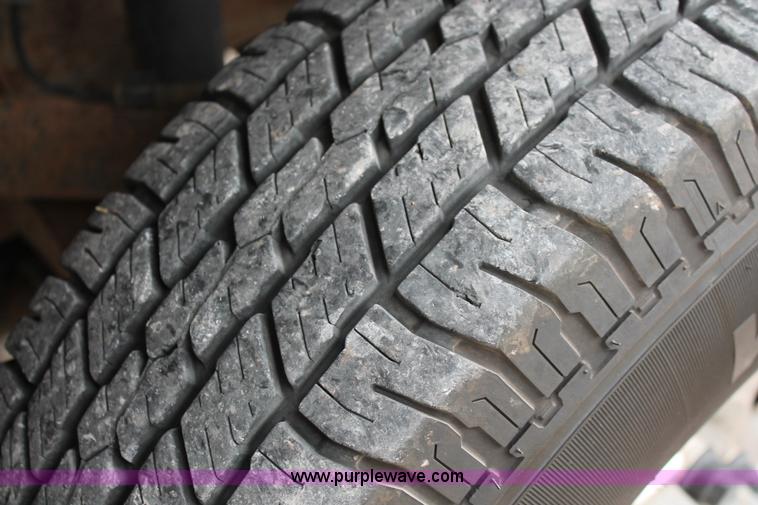 image for item H8087 2005 Chevrolet Silverado 2500HD Crew Cab pickup truck