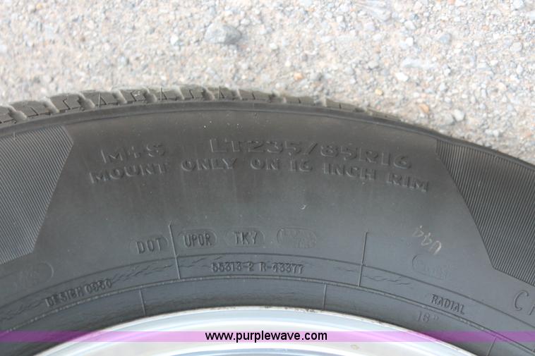 image for item H8087 2005 Chevrolet Silverado 2500HD Crew Cab pickup truck