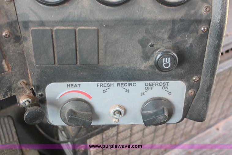 image for item H8089 1997 Thomas Built Saf-T-Liner MVP ER school bus