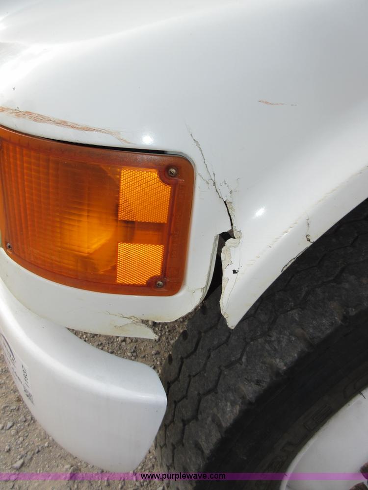 image for item I1937 1993 International 4900 refuse truck