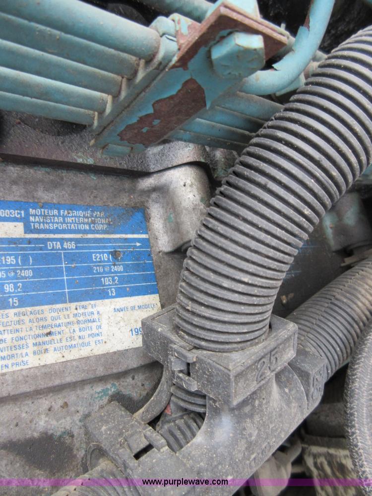 image for item I1937 1993 International 4900 refuse truck