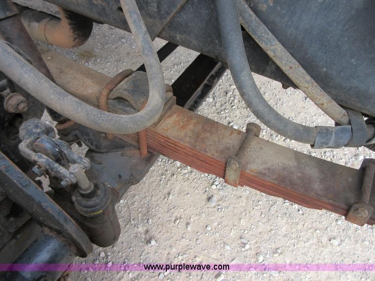 image for item I1937 1993 International 4900 refuse truck