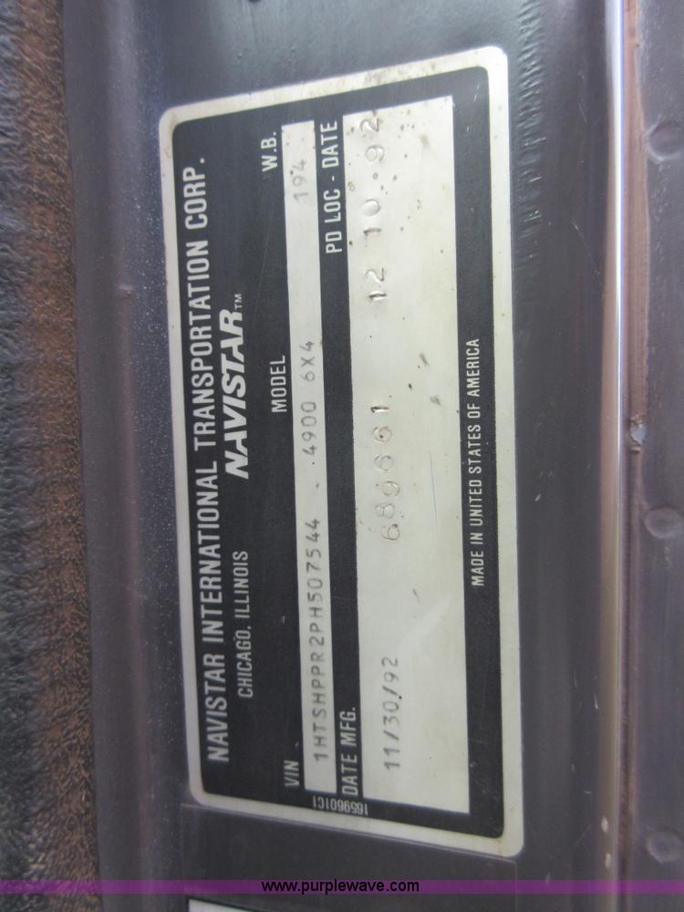 image for item I1937 1993 International 4900 refuse truck