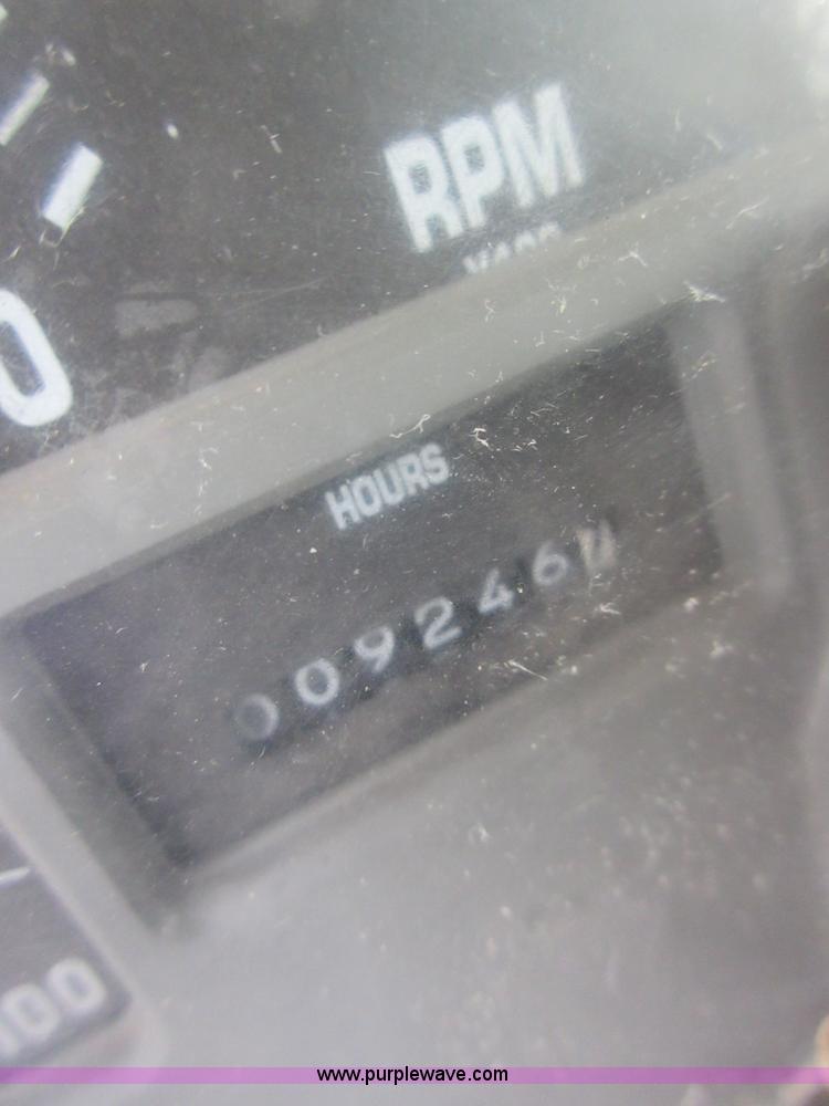 image for item I1937 1993 International 4900 refuse truck