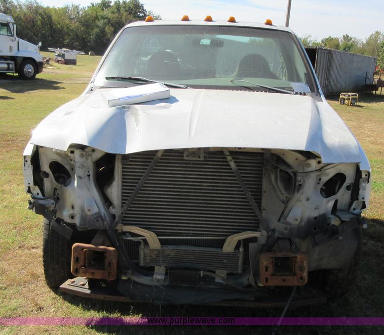 image for item I1938 1999 Ford F350 Super Duty pickup truck cab and chassis