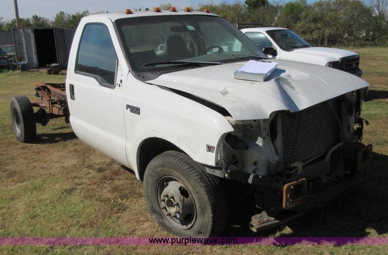 image for item I1938 1999 Ford F350 Super Duty pickup truck cab and chassis