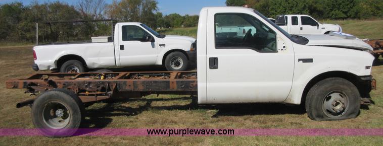 image for item I1938 1999 Ford F350 Super Duty pickup truck cab and chassis
