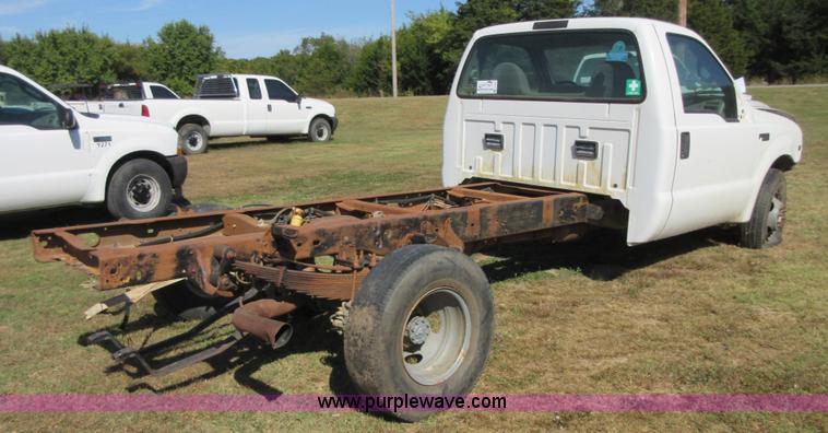 image for item I1938 1999 Ford F350 Super Duty pickup truck cab and chassis