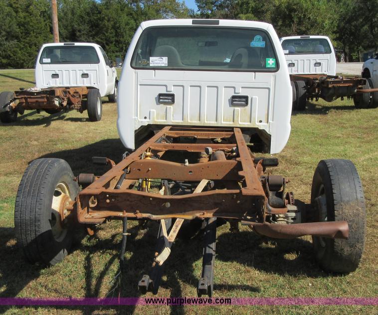 image for item I1938 1999 Ford F350 Super Duty pickup truck cab and chassis