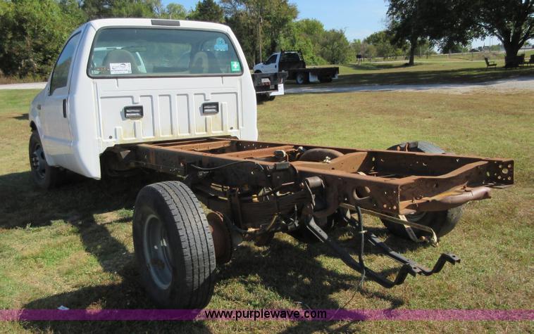 image for item I1938 1999 Ford F350 Super Duty pickup truck cab and chassis