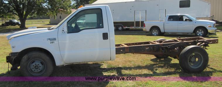 image for item I1938 1999 Ford F350 Super Duty pickup truck cab and chassis