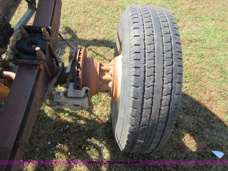 image for item I1938 1999 Ford F350 Super Duty pickup truck cab and chassis