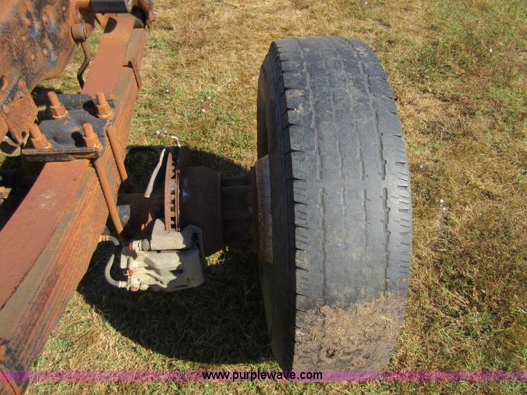 image for item I1938 1999 Ford F350 Super Duty pickup truck cab and chassis