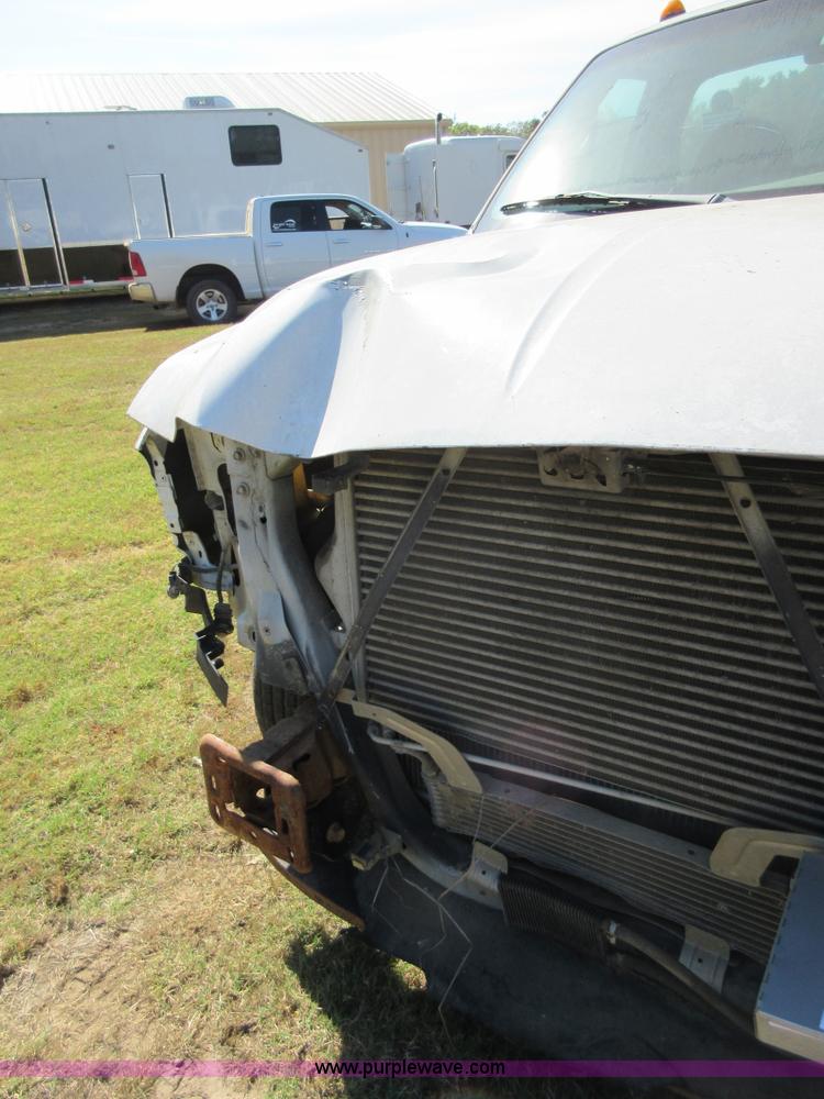 image for item I1938 1999 Ford F350 Super Duty pickup truck cab and chassis