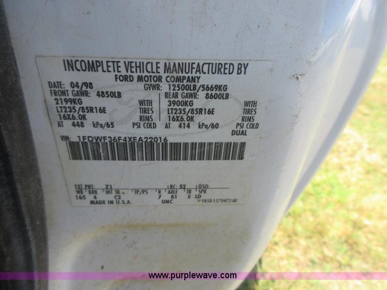 image for item I1938 1999 Ford F350 Super Duty pickup truck cab and chassis