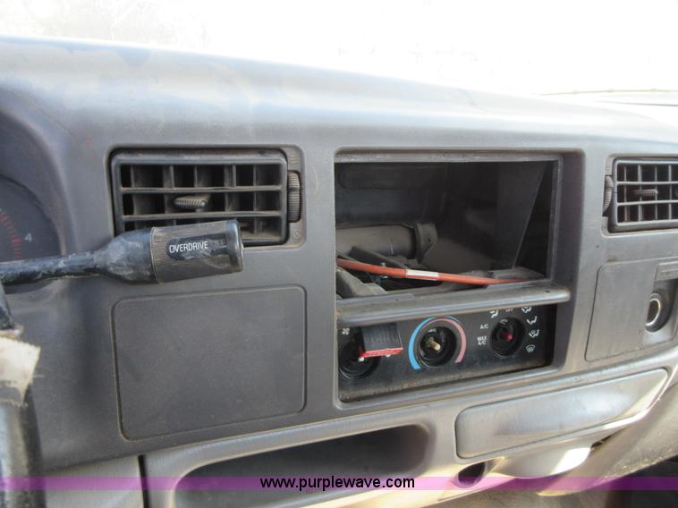 image for item I1938 1999 Ford F350 Super Duty pickup truck cab and chassis